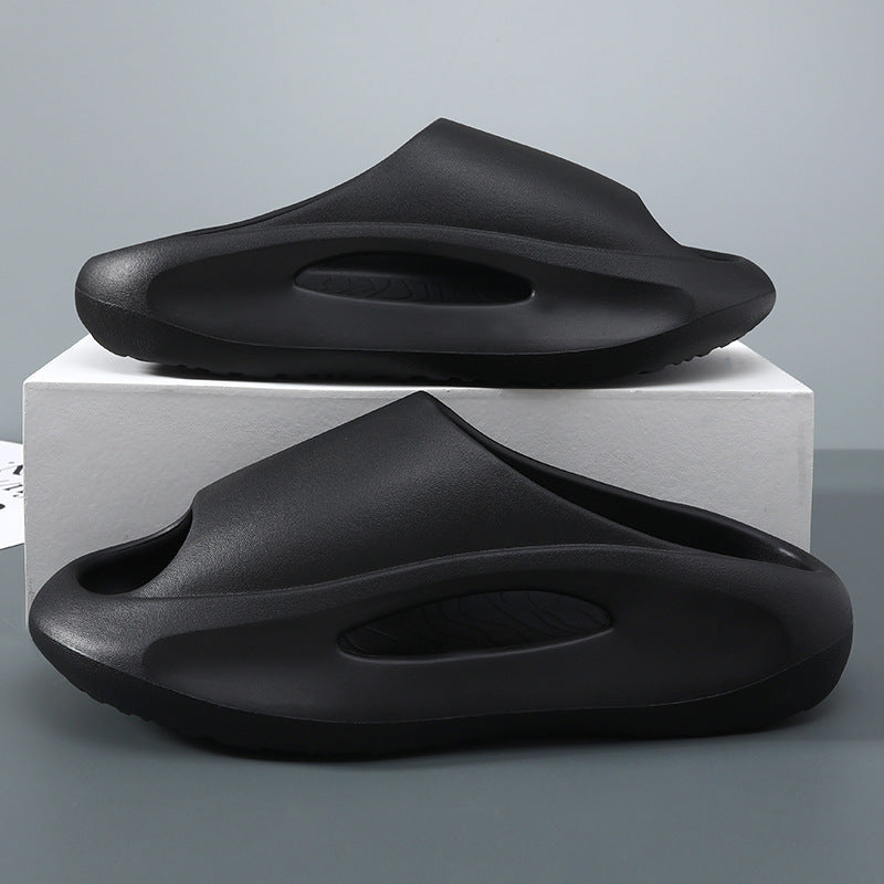 A single black and white summer slide with a sleek resistant design, placed against a patterned background with text highlighting 'GREAT GRIP FOR ANY SCENARIO' and 'SLICK RESISTANT DESIGN'.