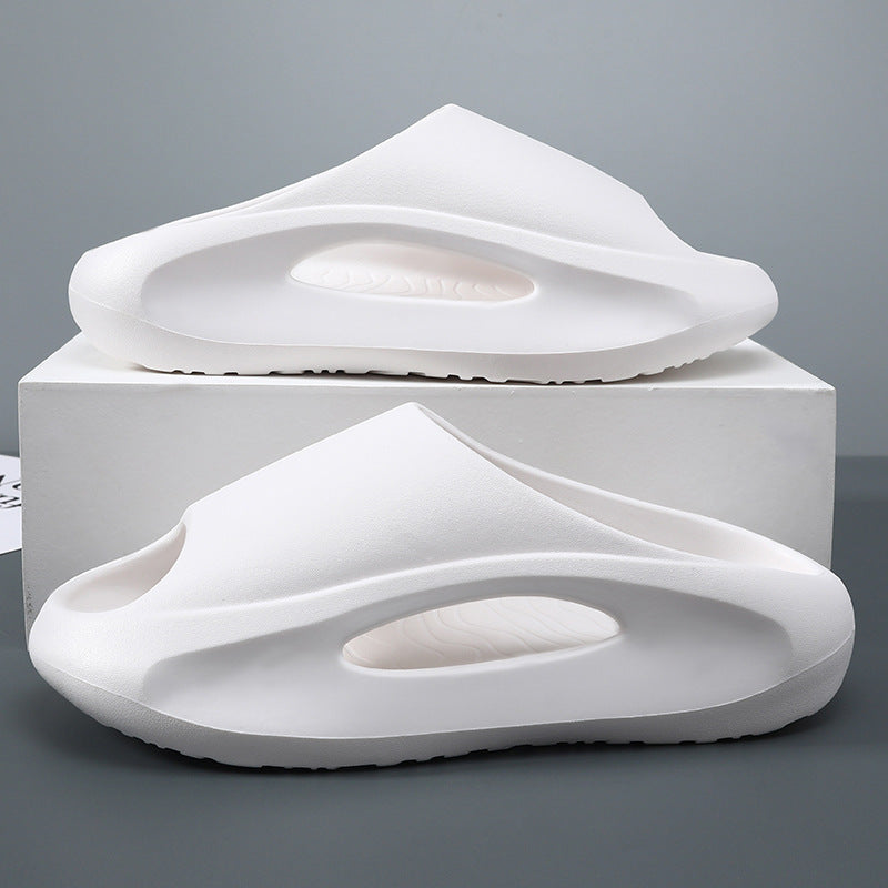 A single black and white summer slide with a sleek resistant design, placed against a patterned background with text highlighting 'GREAT GRIP FOR ANY SCENARIO' and 'SLICK RESISTANT DESIGN'.