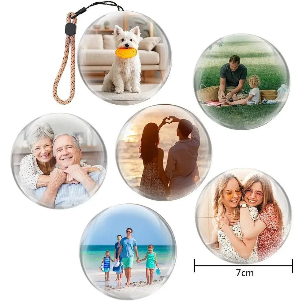Set of round photo charms with various images including a dog, family, and couple, with a measurement label indicating 7cm.